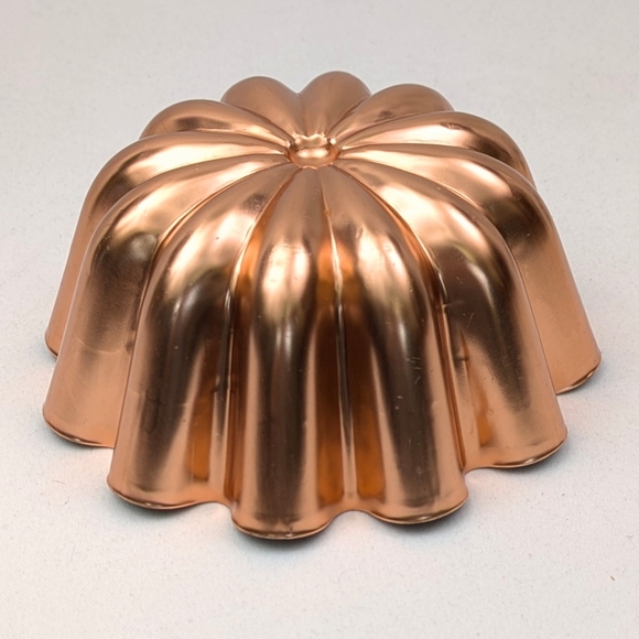 Vintage Copper Fluted Jell-O Mold w/Hanging Ring Retro Kitchen Farmhouse Cottage - Picture 1 of 10